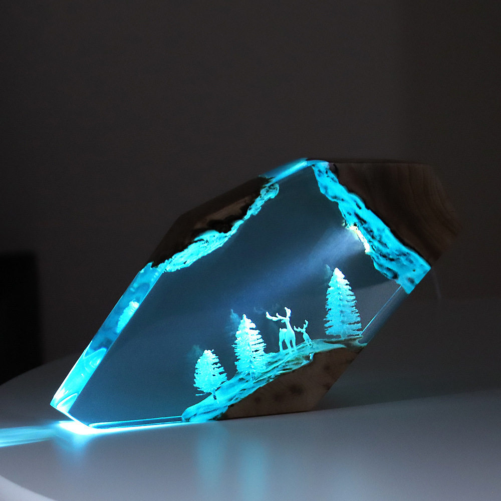 Art Craft Wood - تحفة فنية مكتبية مضيئة مخصصة بتصميم